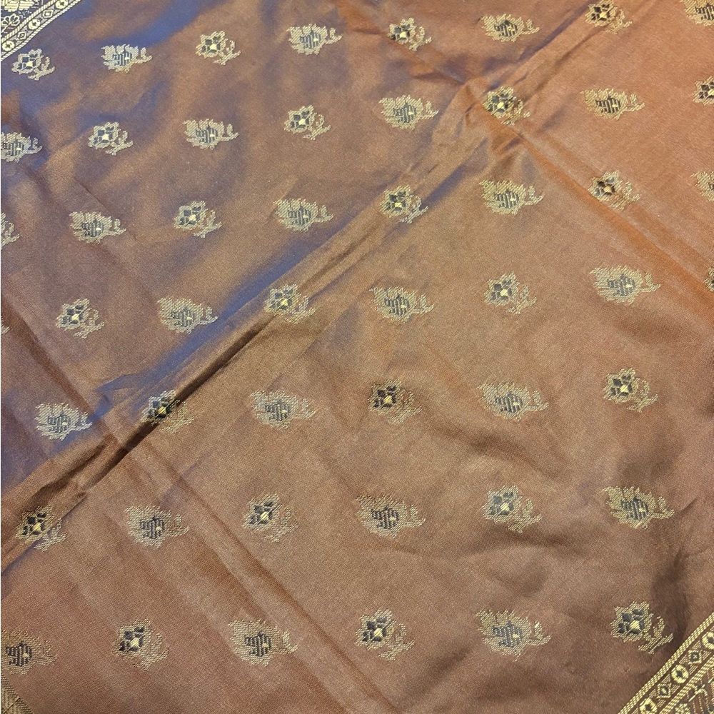 Elegant Brown Table Runner - Picture 3 of 3